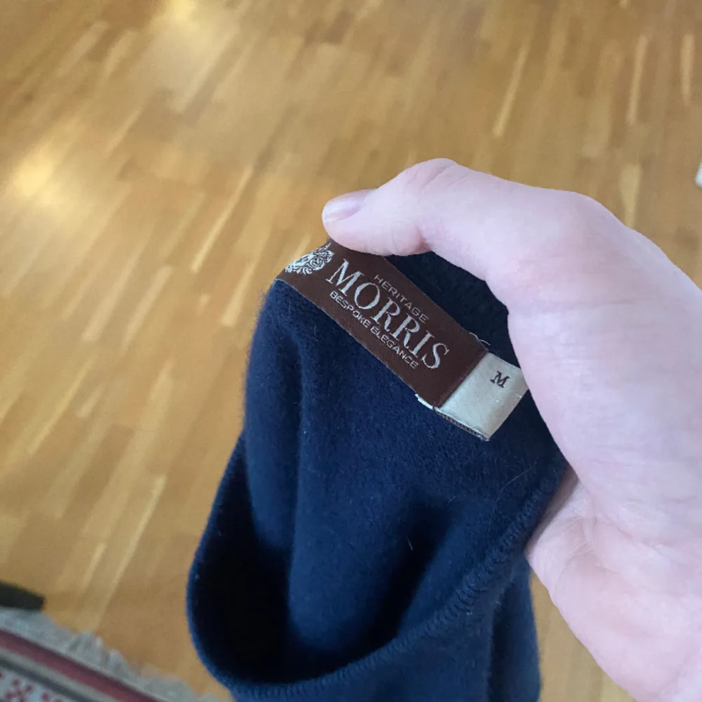 Tja! Säljer den riktigt snygga tröja från Morris. Den är 100% Kashmir. Storlek M men passar mer S. Priset är inte satt i sten!. Tröjor & Koftor.