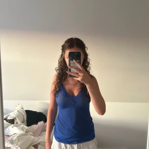 linne/nattlinne  - ganska genomskinlig 