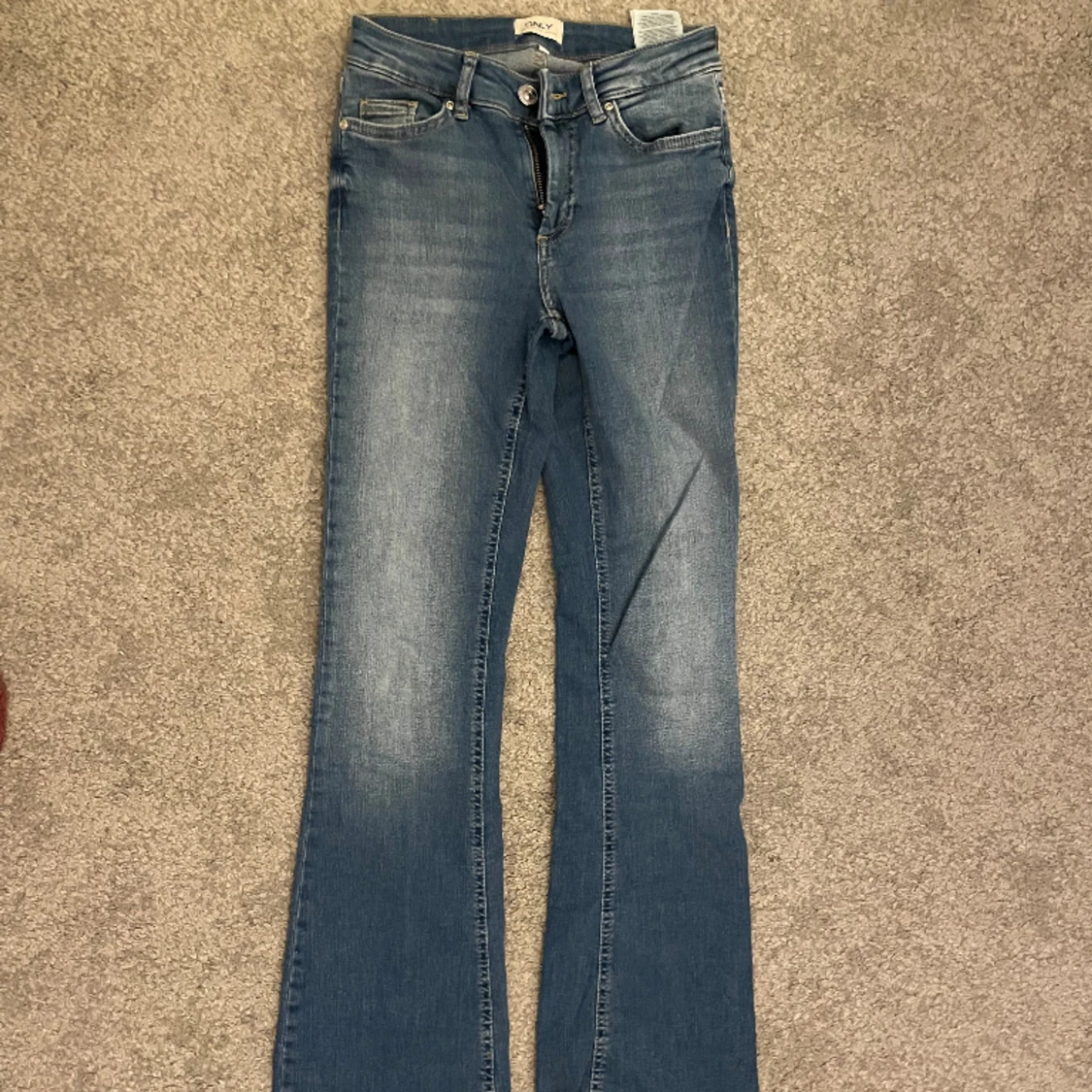 Blå bootcut jeans