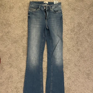 Blå bootcut jeans  - Blåa bootcut jeans från Only. Väldigt bra skick. Det nya ut. Storlek xs/30. Pris kan diskuteras 