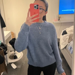 Blå stickad tröja  - Säljer denna blå stickade tröjan från carin Wester. Super bra skick. Frakt tillkommer 