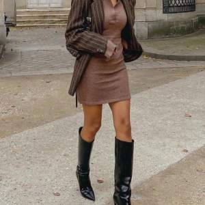 Fin stickad Adoore klänning i brun 😍🤎 Storlek 36