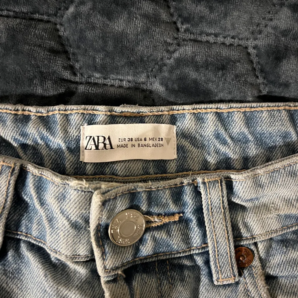Köpta hösten 2021, normala i storleken och i bra skick!!💕. Jeans & Byxor.