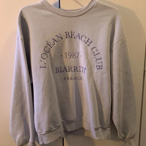 Blå sweatshirt  - Fin blå sweatshirt från Gina tricot som ej kommer till användning längre ☺️