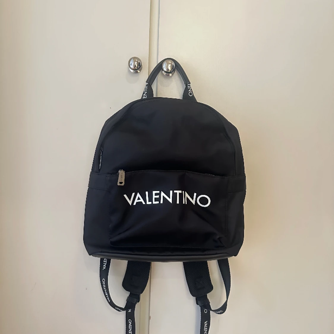 Oanvänd ryggsäck från Valentino