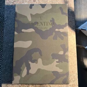 Valentino rockruners - Skick 8/10 passar 40/41 snygga o bra för vinter i sommar