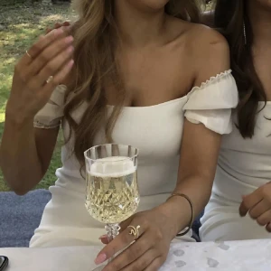 Sommarklänning  - Säljer den här super söta sommarklänning! Perfekt till skolavslutningen eller student! Pris kan diskuteras 