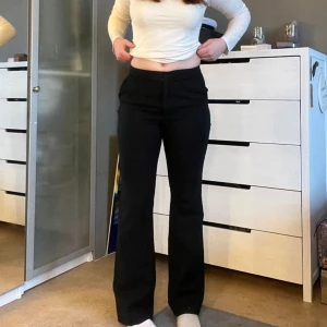 Kostymbyxor - Svarta Bootcut kostymbyxor💓