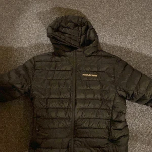 Peak Performance jacka - Peak performance jacka storlek M.  Gratis om man heter Are Gjaerum eller nått sånt.