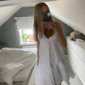 Zara klänning  - Zara klänning från föregående kollektioner, sparsamt använd i fin kvalitet. 250kr+frakt