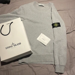 Stone island tröja  - Blivit för liten har kvitto box allt original 