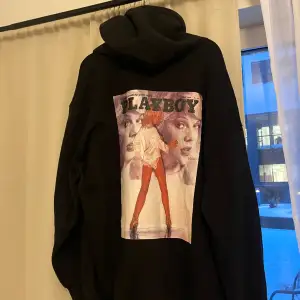 Oversized playboy collab med missguided hoodie. Knappt använd. Slutsåld online 