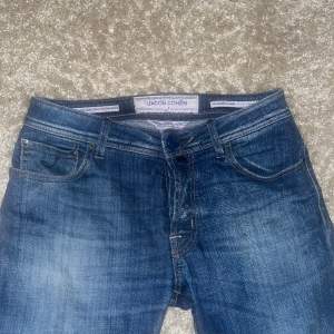 Säljer dessa Jacob Cohen jeans. Model 688 slimfit  Strlk 31 Pris: 1000kr DM för mer information🤙🏼