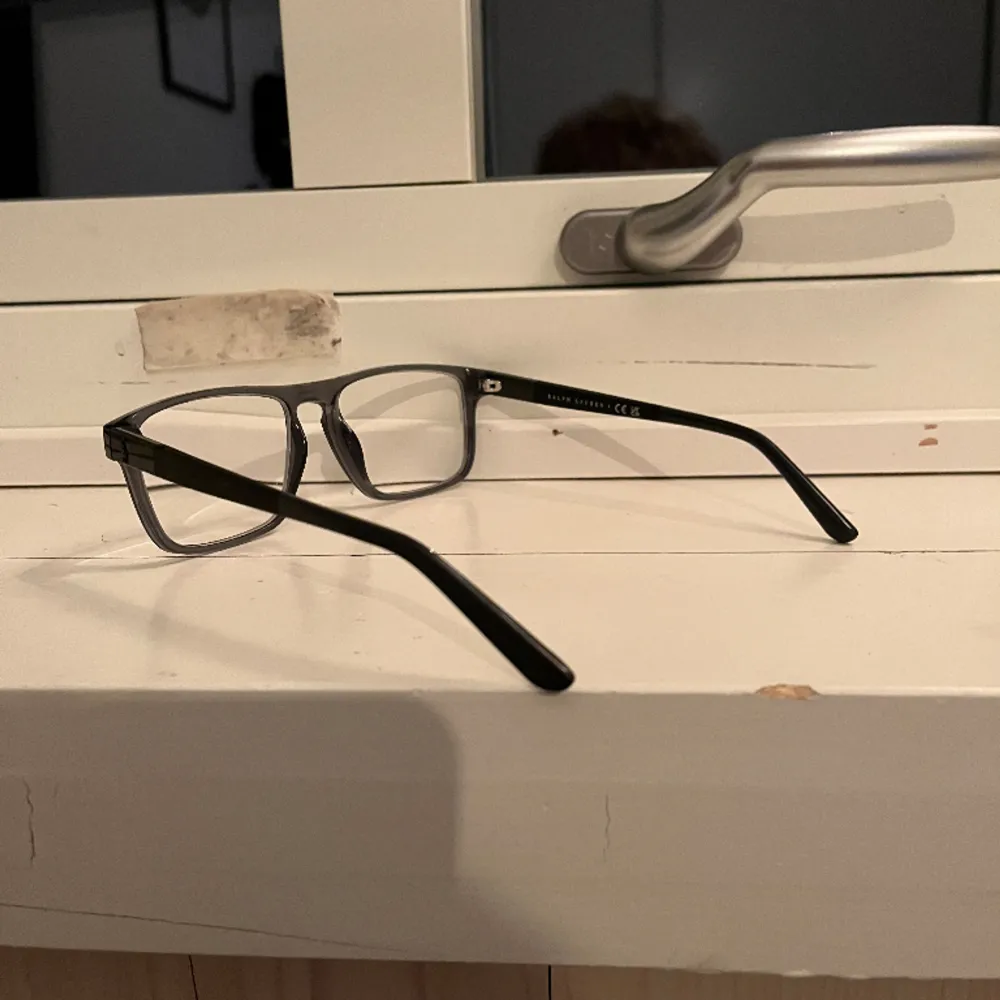 Svarta Polo Ralph Lauren Glasögon för endast 300kr ny pris 1600kr sparsamt använda . Accessoarer.