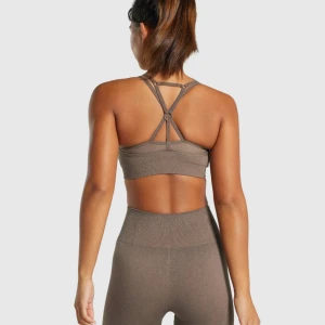 Gymshark bh M - Knappt använd superfin bh med mycket support!❤️Har själv storlek 75C/D och denna passar perfekt på mig och är i storlek M. Säljs pga av att jag behöver bli av med sportkläder då jag har för mycket. :) följ gärna då jag kommer ladda upp massa. 