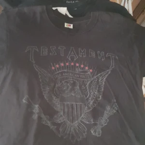 Band T-Shirt Testament - Bandtröja med Testament tryck på front och rygg från True American hate turnen
