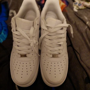 Airforce 1 af1 - Helt nya af1. Storlek 42. Har bara testat de. Säljer pga de passar inte mig.