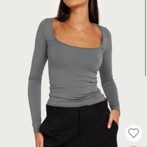 Topp från Nelly  - Använd en gång 