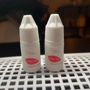 Nagel lim - Två helt oanvända nagel lim från nagelgiganten, kommer ej till användning då jag använder ett annat💕