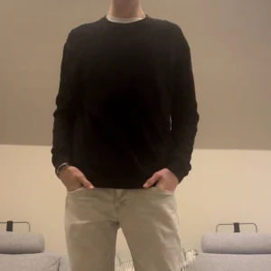 Svart Knit Tröja - Snygg knit tröja från Pull & Bear i storlek S. Fint skick knappt använd. Hör av er för ev frågor//Fabian