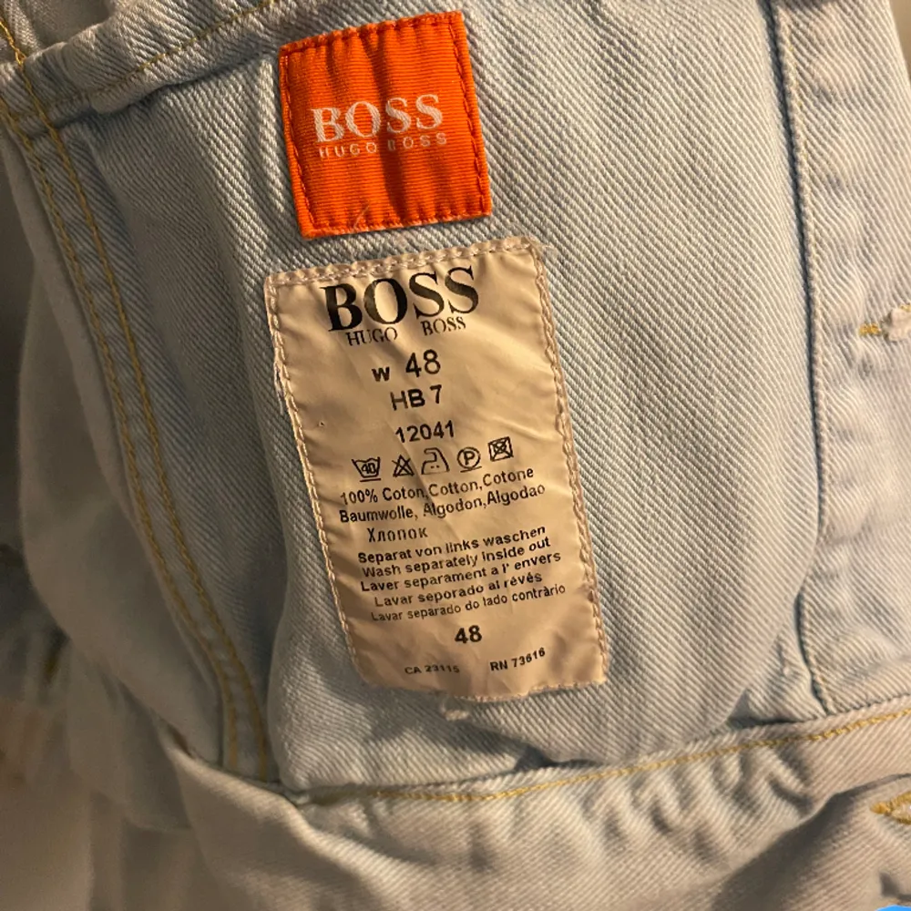 Pappas gamla vintage Hugo boss jeans jacka som inte används, bra skick fast åldern.. Jackor.