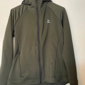 Träning jacka  - En träning jacka men luva. Den är riktig nice. Den är varm och riktig fin och perfekt om man ska träna ute.