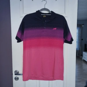 Pikétröja  - Knappt använd pikétröja i stl L