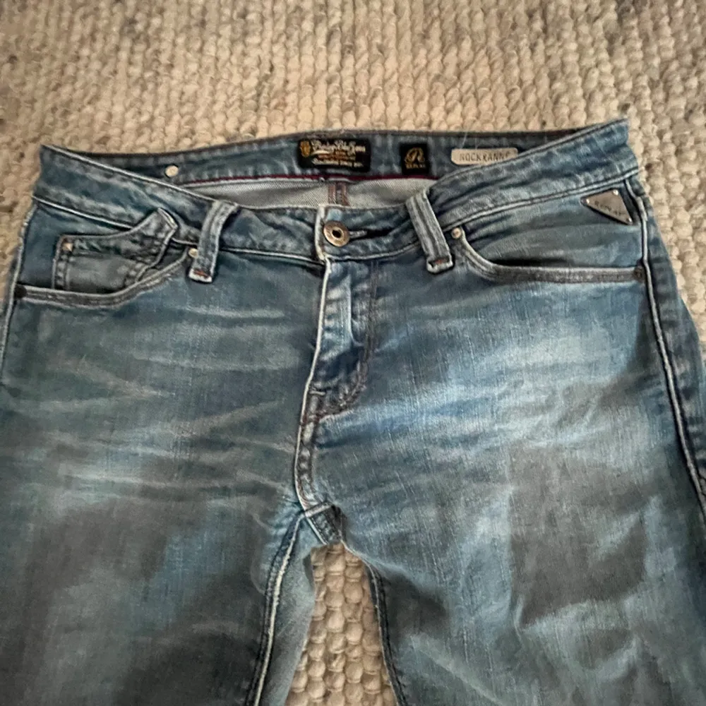 Feta replay jeans använd några gånger skick 9/10. Jeans & Byxor.