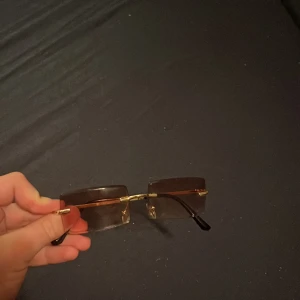 Solglasögon  - Jätte fina solglasögon, perfekt för sommaren 🤩