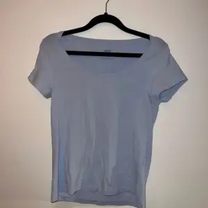 En babyblå T-Shirt från Lager 157♥️ Storlek: S ♥️♥️♥️
