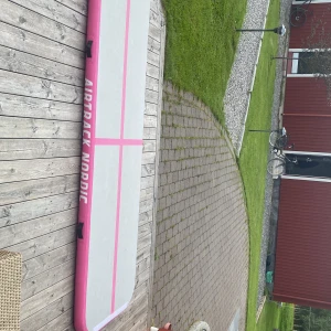 Airtrack  - Bra skick. 3 m lång. Rosa. Airtrack nordic