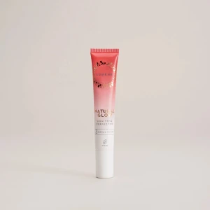 Somrig rouge❤️ - LUMENE natural glow skin tone perfect or 3 coral blush. Jätte fin rouge till sommaren som trender på TikTok, den är lite coral färgad. Köpt för 150 och använd tre gånger, säljer pågrund av att jag har för många❤️