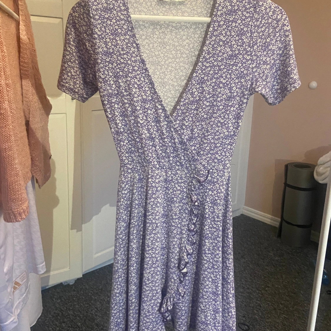 Lila blommig klänning 💖 - 90