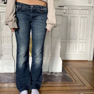 Diesel jeans - Säljer dessa snygga diesel jeans som inte kommit till användning. Köpta på Plick men själv inte använt mer än 2 gånger. Hör av er om ni har frågor❣️lånade bilder
