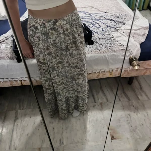 Snygg långkjol s/m - Långkjol i storlek m men som även passar s. 