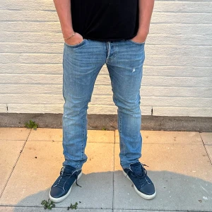 Slim jeans  - Fetaste slim jeansen men sjuk passform. Bra skick.    Jacob cohen, nudie jeans, saint Laurent, golden goose, lindeberg, gran sasso, Phillipe model, philippe model, dondup jeans, Levis, lee jeans, Ralph lauren, gant, grisch, laidback, tom Ford, rayban