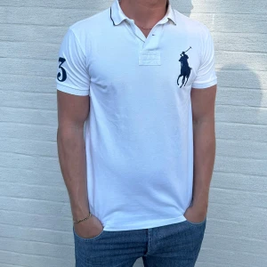 Ralph lauren piké  - Ralph lauren piké i bra skick. Storlek M   Jacob cohen, YSL, saint Laurent, golden goose, lindeberg, gran sasso, Phillipe model, philippe model, dondup jeans, Levis, lee jeans, Ralph lauren, gant, grisch, laidback, tom Ford, rayban boyfriend, moncler