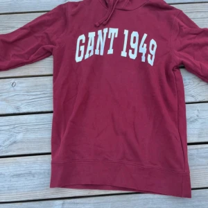 Gant hoodie  - Hoodie från gant som inte används längre.