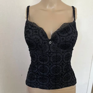 Linne bh bhlinne goth metal emo 80B - Inget att anmärka på.