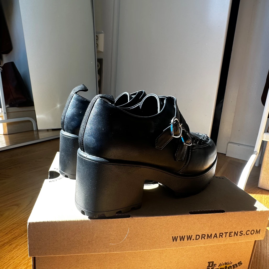 Svarta dolly platåskor  - 92