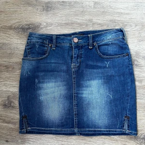 Jeanskjol - Skulle säga att den passar S/M💞