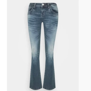 Ltb jeans  - Säljer dessa as snygga jeans från ltb. Super snygga lågmidjade bootcut jeans köpa förra sommaren men inte kommit till användning. Så därför jag säljer. Endast testade! Är storlek 24/36 men skulle säga att dom är ganska stretchiga. Nypris 829kr!! 