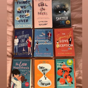 BookTok böcker - 50kr styck! Alla böcker som finns kvar är i nyskick förutom The american roommate experiment 🥰