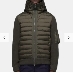 Moncler cardigan  - Storlek M, i jätte bra skick. Äkta