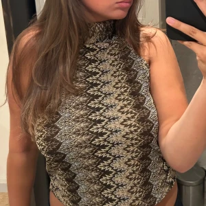 Missoni liknande topp - Super fin topp som är köpt av en instagram designer. Hon har gjort toppen själv! Super super fin men för liten för mig. Önskar att den kan få älskas på nytt🩷🫶🏼
