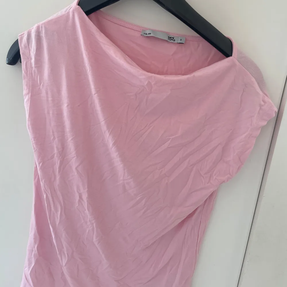 Jätte fin ljus rosa T-shirt som knappt är använd💗. T-shirts.