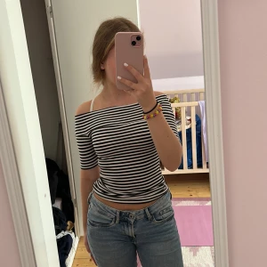 Offshoulder tröja - I bra skick, badräktsmatrial