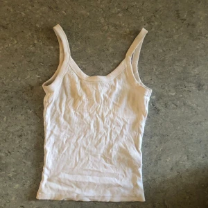 Vit stickat linne - Vit gulligt linne