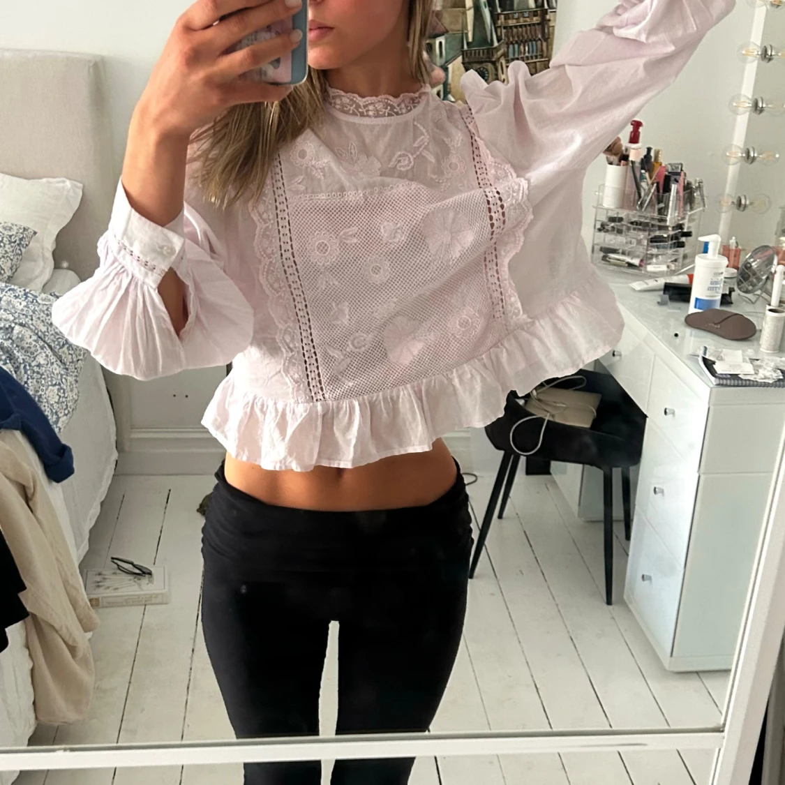 Slutsåld blus från mango