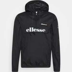 Ellesse vindjacka - Ellesse vindjacka i riktigt bra skick.  Storlek S, passar även storlek M 